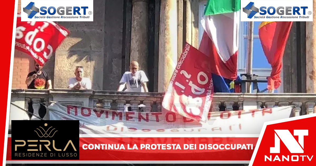 Continua la protesta a Napoli, disoccupati sul balcone del Museo archeologico