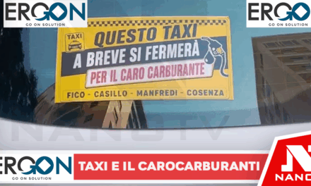 Su 900 taxi napoletani adesivi per protestare contro il caro carburanti