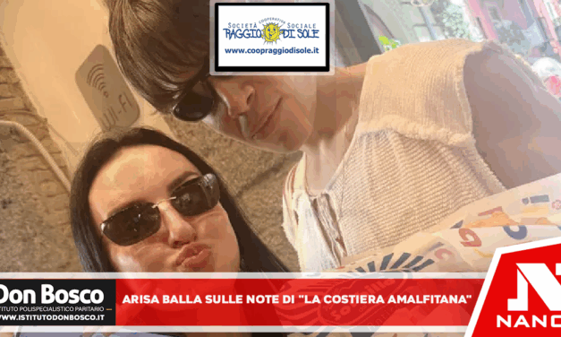 Arisa balla in pizzeria a Napoli sulle note di ‘La Costiera Amalfitana’