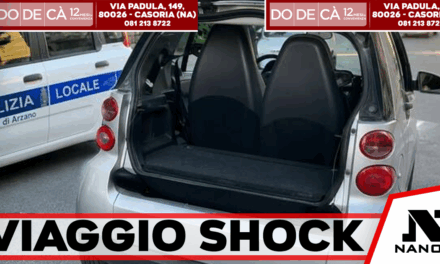 Arzano, tre figli su una Smart: due bambini viaggiavano nel bagagliaio