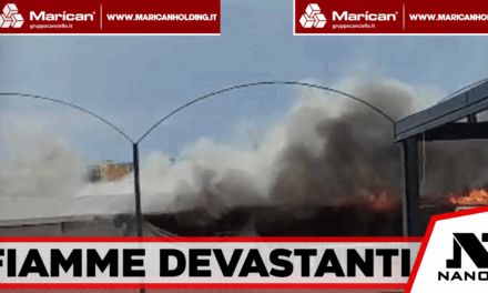 Incendio davanti alla Clinica Villa dei Fiori: in fiamme un’area giochi a Mugnano