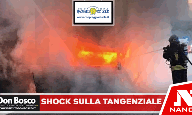 Napoli: Furgone autonoleggio in fiamme sulla tangenziale