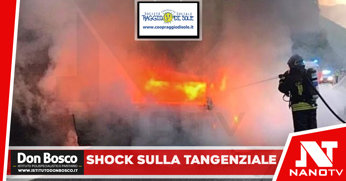 Napoli: Furgone autonoleggio in fiamme sulla tangenziale