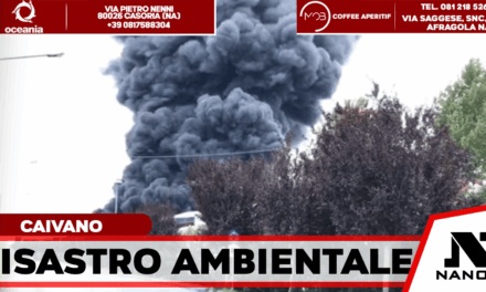 Caivano, maxi-incendio tra i rifiuti e carcasse d’auto: scatta il monitoraggio dell’aria dell’Arpac