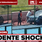 Frattamaggiore – Malore alla guida, auto finisce nell’area di accesso a un campetto sportivo