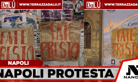 Napoli, nuovi manifesti dei tirocinanti: «Il tempo è scaduto, fate presto»