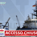 Sea Watch ormeggiata a Napoli, accesso chiuso da un cancello