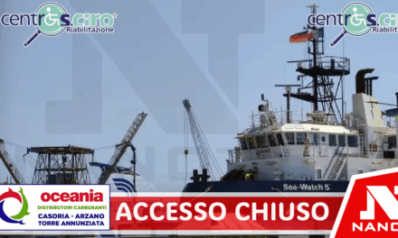 Sea Watch ormeggiata a Napoli, accesso chiuso da un cancello