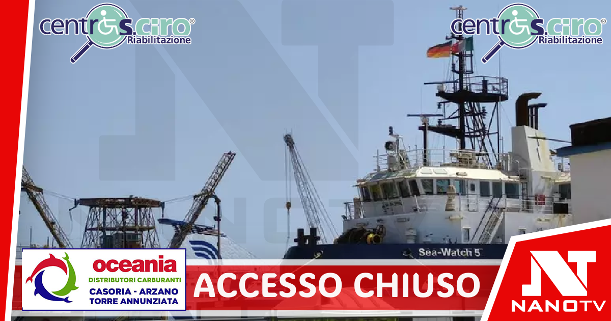 Sea Watch ormeggiata a Napoli, accesso chiuso da un cancello