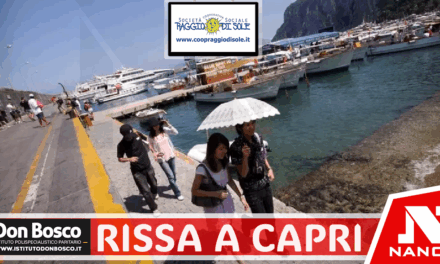 Rissa a Capri tra turisti e titolari di un negozio di souvenir