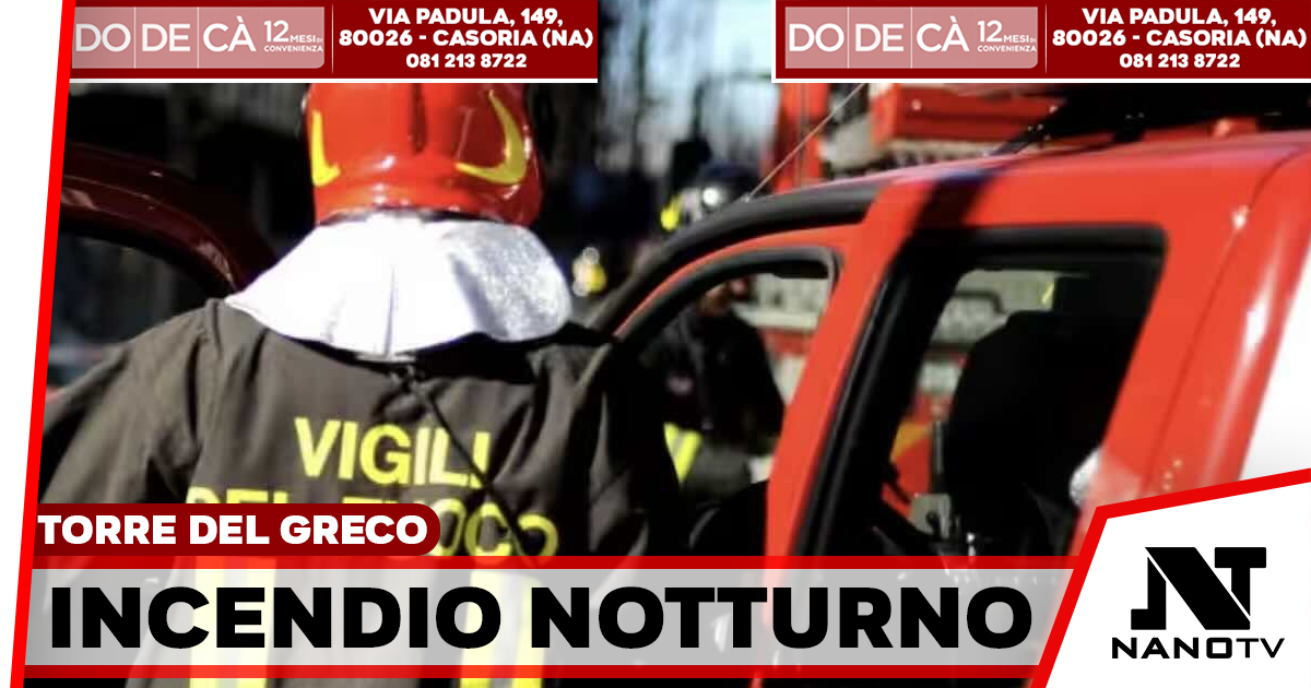 Paura nella notte a Torre del Greco: incendio in via Lamaria, evacuate 35 persone