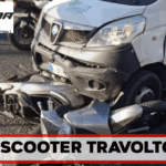 Torre del Greco, risveglio con il botto in via Nazionale: furgone della Velia Ambiente travolge uno scooter