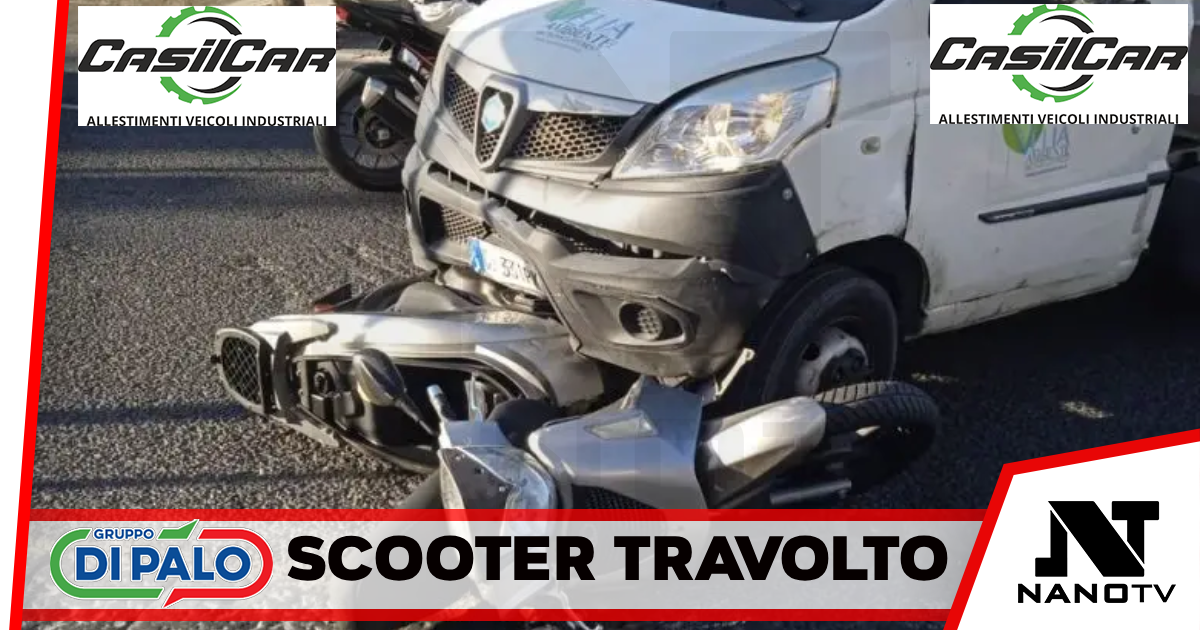 Torre del Greco, risveglio con il botto in via Nazionale: furgone della Velia Ambiente travolge uno scooter