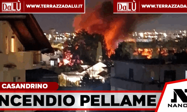 Casandrino, incendio distrugge una ditta di pellame: fiamme al terzo piano di uno stabile