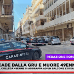 Precipitano dal cestello della gru, muore un operaio. Il collega resta ferito dopo essersi aggrappato ad un balcone cadendo