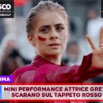 Greta Scarano sul red carpet a Venezia richiama l’attenzione contro i femminicidi