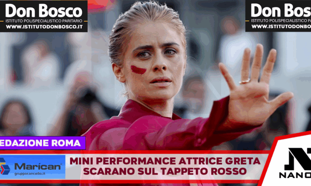 Greta Scarano sul red carpet a Venezia richiama l’attenzione contro i femminicidi