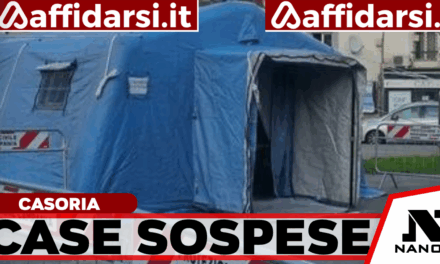 CASORIA, SI INCATENA PER CHIEDERE IL RIENTRO DELLE FAMIGLIE SFOLLATE