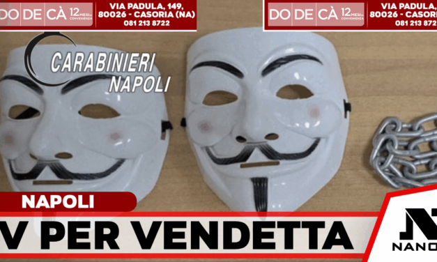 Napoli, occupazione bloccata al liceo Alberti: studenti con maschere di V per Vendetta