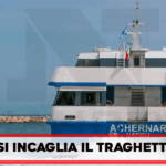 Traghetto si incaglia nel porto di Procida, disagi per 115 passeggeri
