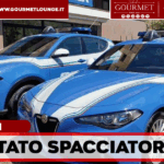 Napoli, nasconde oltre mezzo chilo di marijuana in auto in piazza Cavour: arrestato 34enne