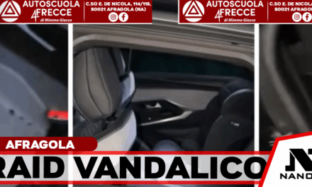 Afragola, raid vandalico all’esterno del McDonald’s: auto nuova danneggiata per rubare indumenti da lavare